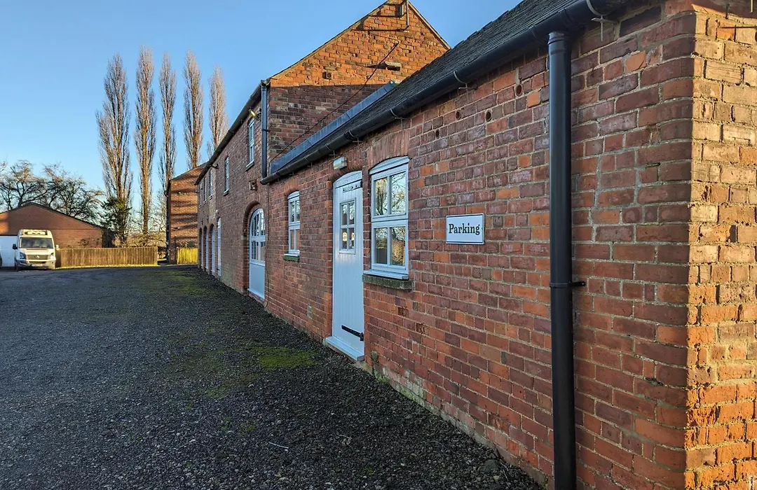 Wold Escapes, Highfield Farm-1