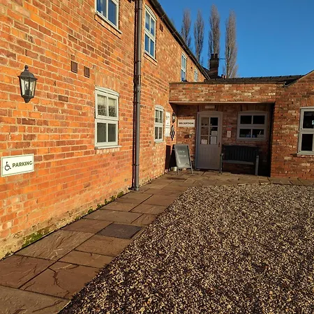 Wold Escapes, Highfield Farm-2